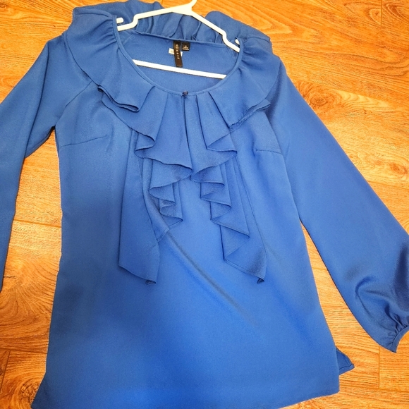 🦋 Adorable blue blouse 🦋 - Picture 1 of 11